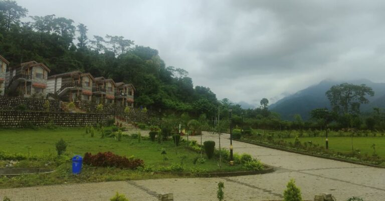 Himalayan View Retreat: A Serene Escape into Nature with Comfort and Class