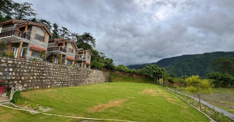 Best Places to Stay in Rishikesh for Couples – Himalayan Valley Retreat